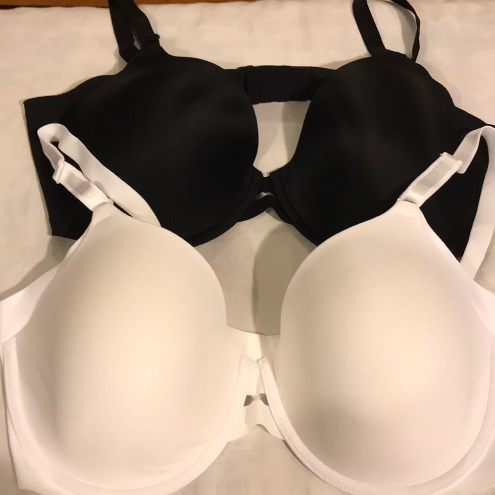 Warner’s Black and White Bras- 2 for $30 !!😱